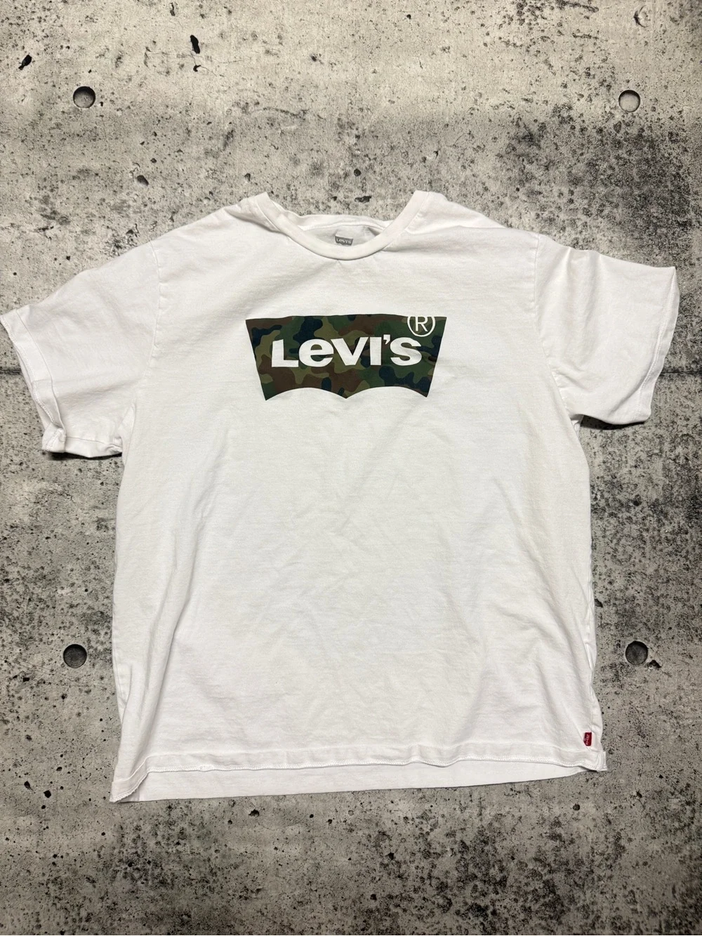 Levi's Men's White T-Shirt with Camo Logo
